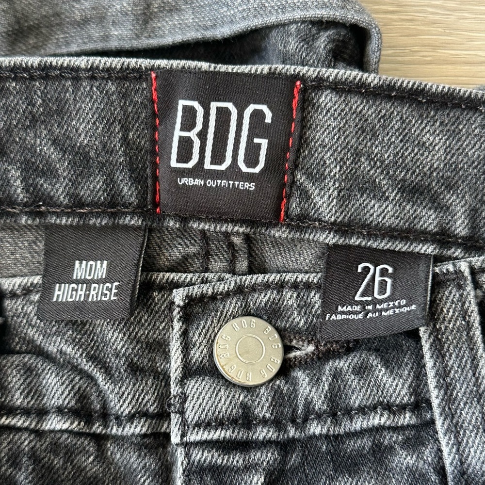 Urban Outfitters BDG The Mom High-Rise High Waisted Charcoal Denim Jean Shorts - Picture 7 of 8